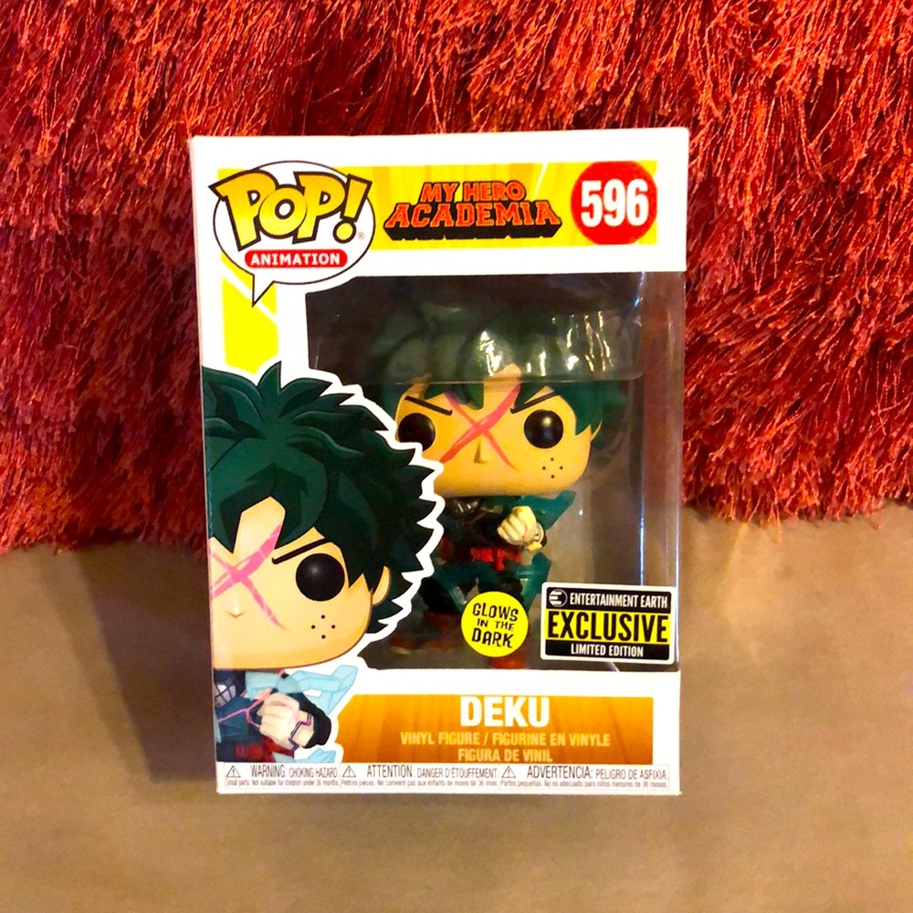Deku My Hero Academia-Glows in the dark Entertainment Earth exclusive limited ed